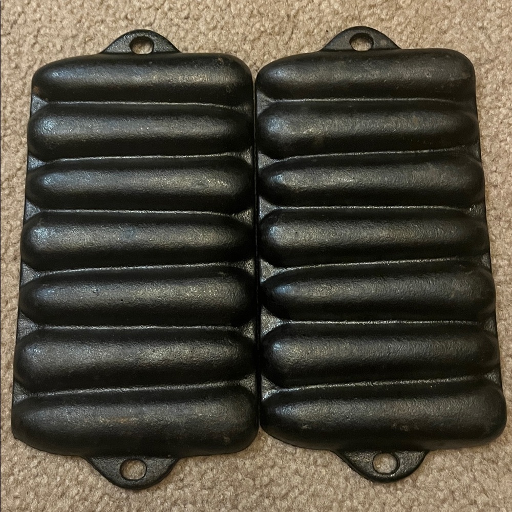 Mini Cast Iron Cornbread Pans - Picture 2 of 3